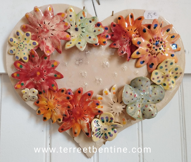 Coeur floral en faïence 