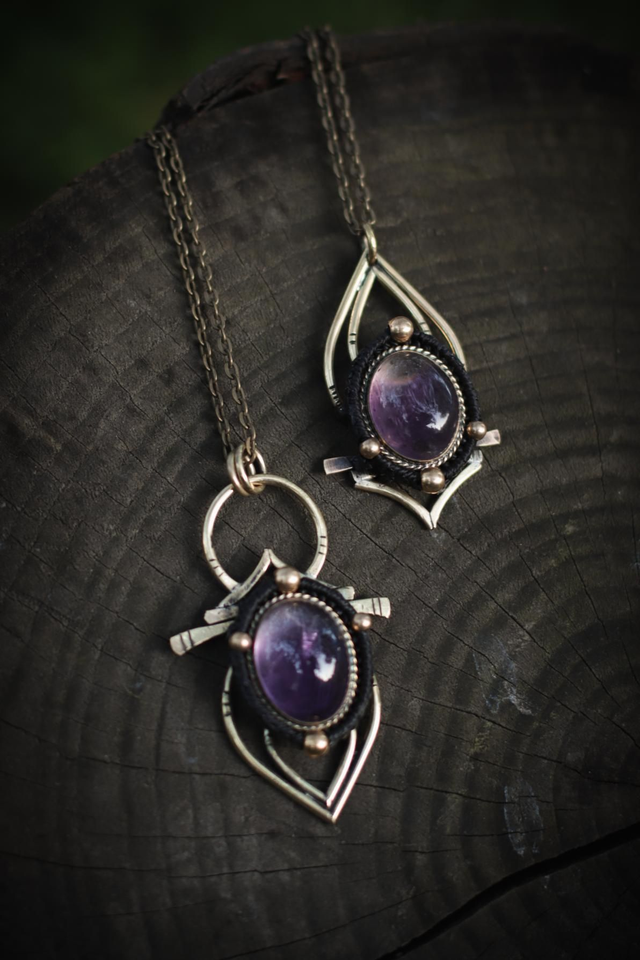 Vénus & Lotus - pendentif améthyste & macramé 