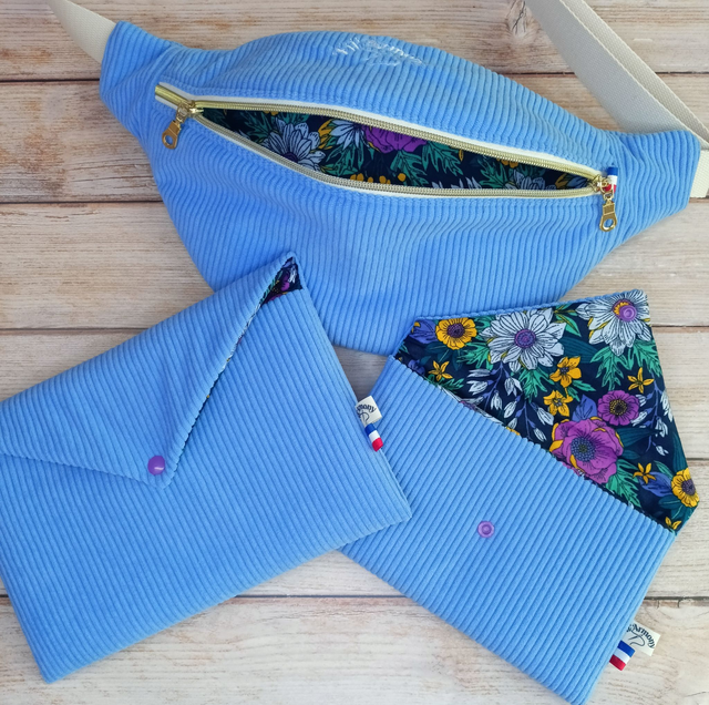 Pochette à livre broché velours bleu ciel