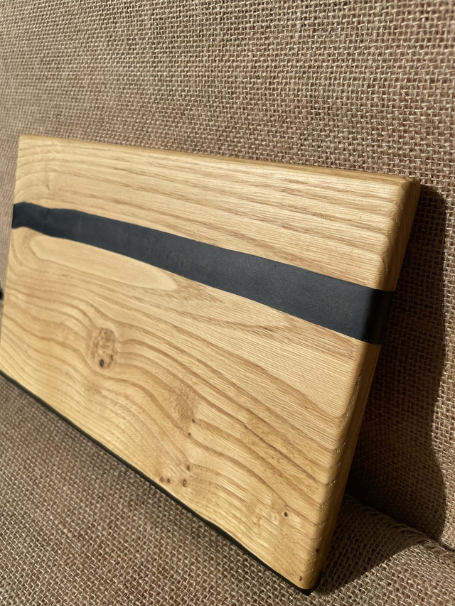 Planche bois et résine noire #1