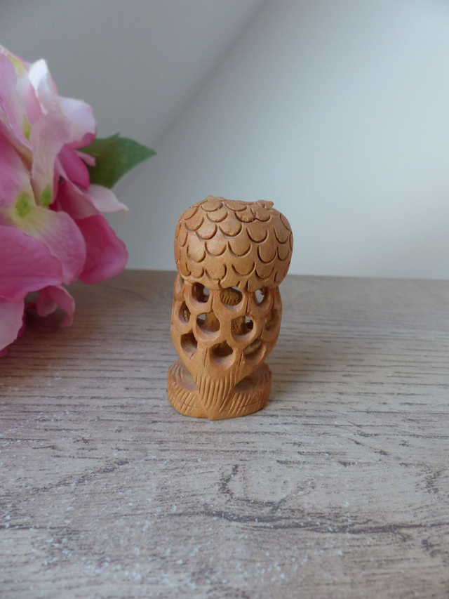 Figurine Miniature Double Chouettes en Bois Undercut, Sculpture en Bois Artisanal Chouette et son Bébé, Cadeau Famille, Naissance, Enfant