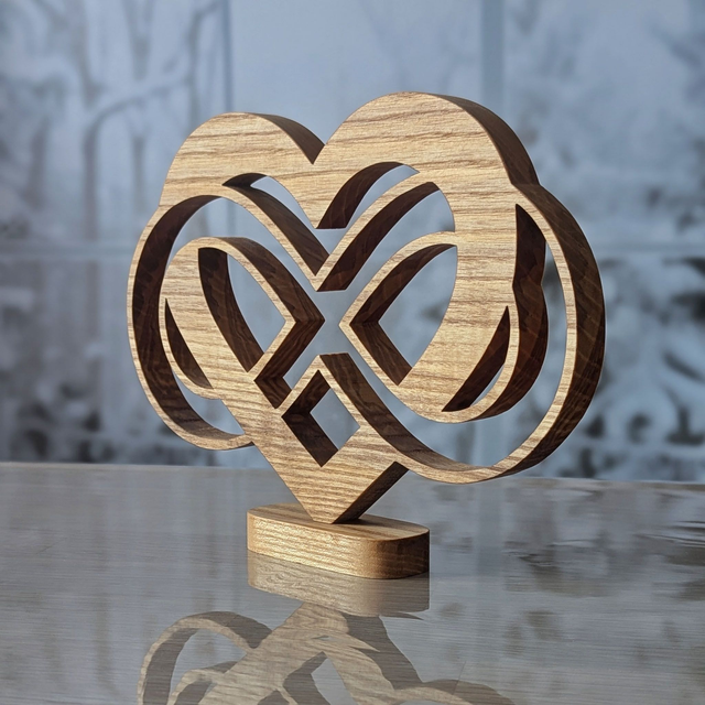 Coeur infini en frêne