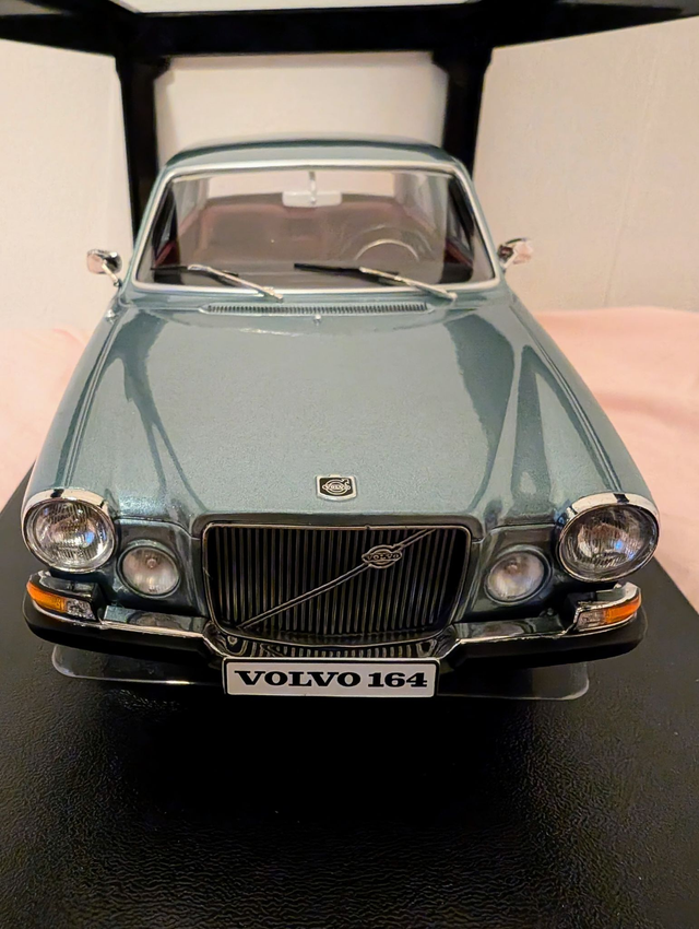 Triple 9 - 1970 Volvo 164 - Steel metalic blue with red interiors - Scale - 1:18 