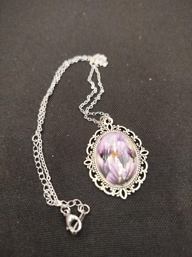 Pendentif pétales de mauve