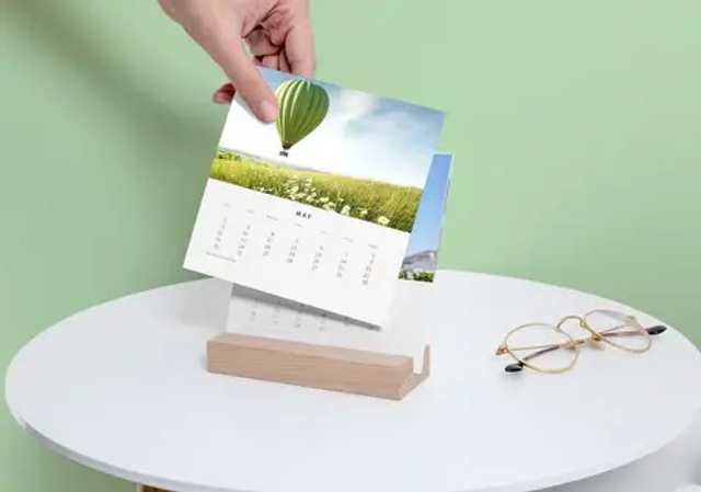 Calendrier de bureau avec support en bois 14x14