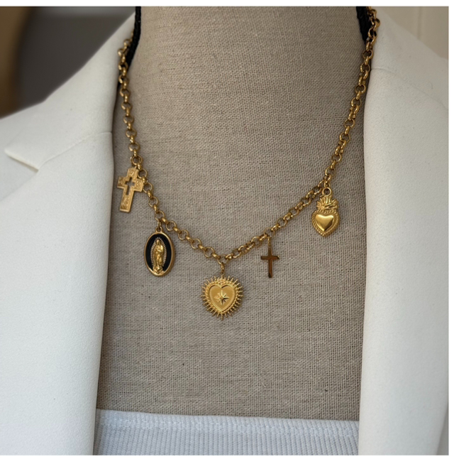 Collier multi pampilles (croix, vierge, ex voto)