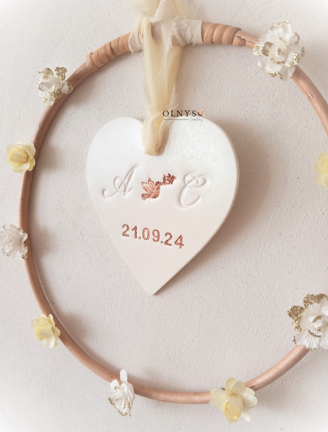 Couronne en osier avec suspension en argile & petites fleurs en papier