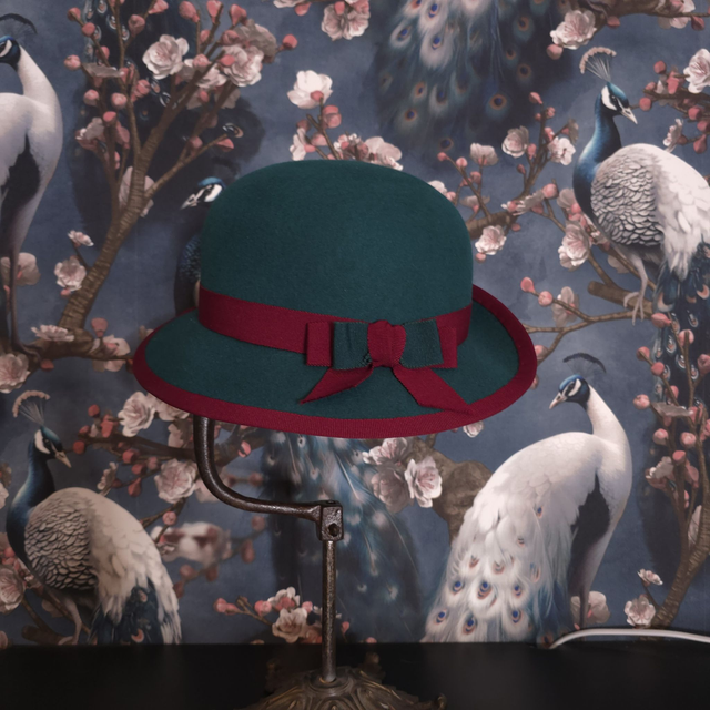 Chapeau retro canard et bordeau 