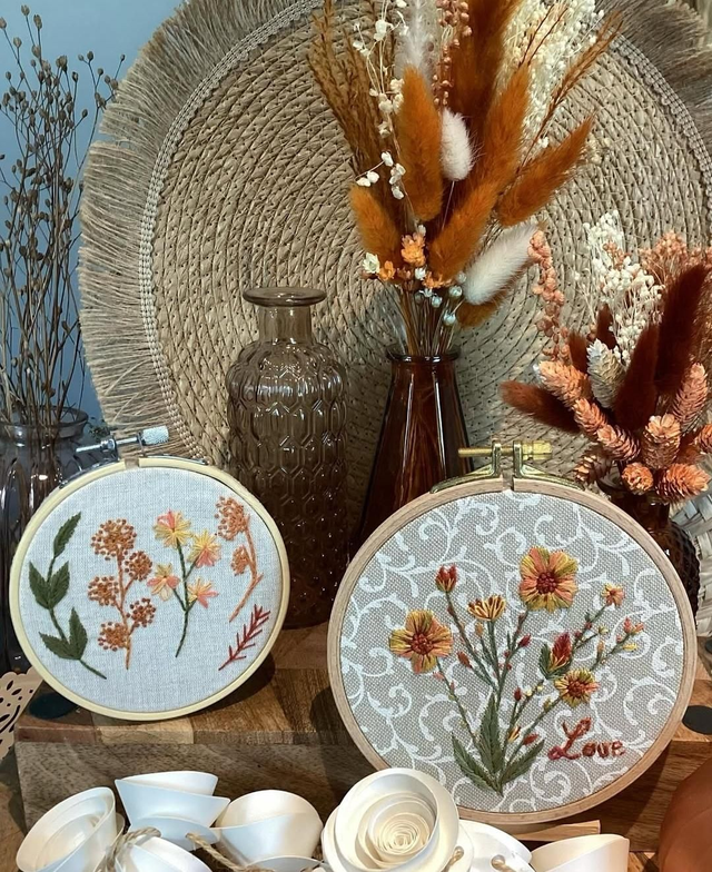 Tambour brodé fleurs oranges Love