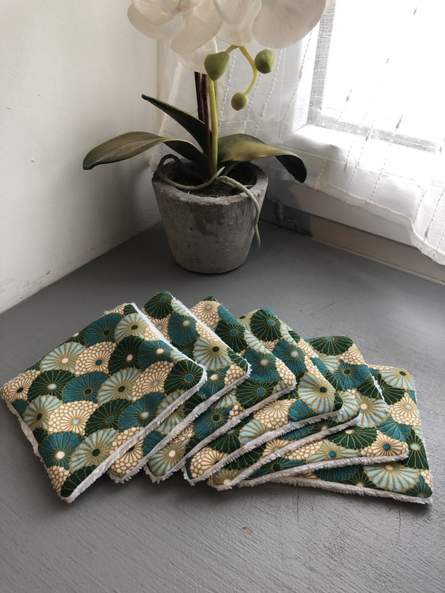 Lingettes démaquillantes avec panier