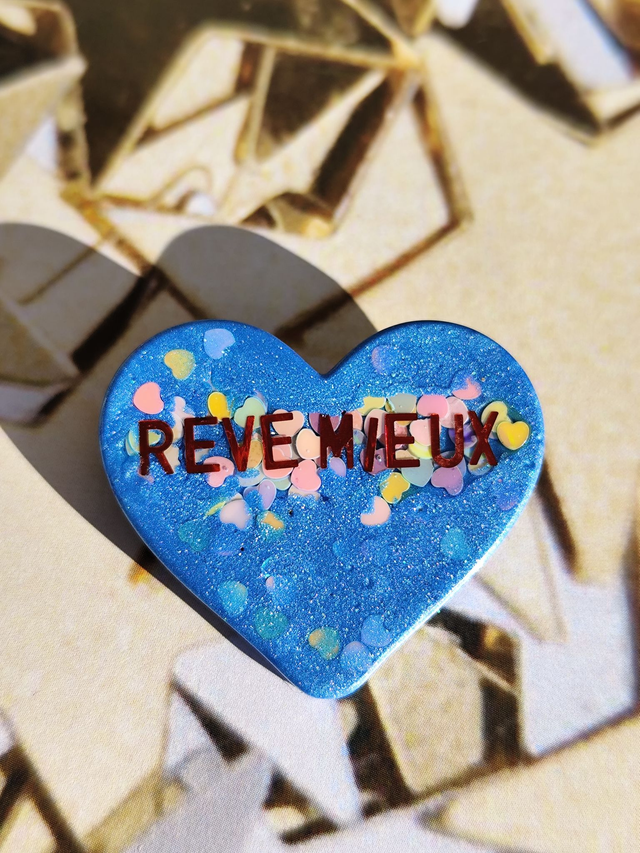 Broche cœur à paillettes - message : REVE MIEUX