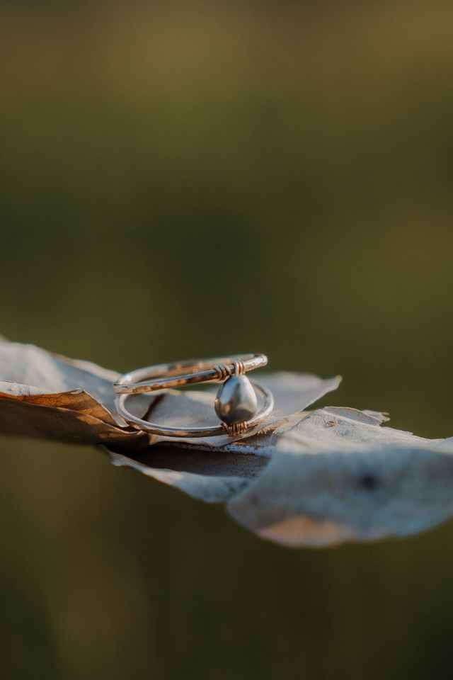 Bague double anneau en Goldfilled 14K et petite perle de culture de Tahiti 