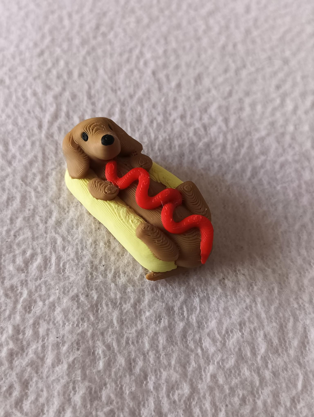 Llavero de perro salchicha en pan