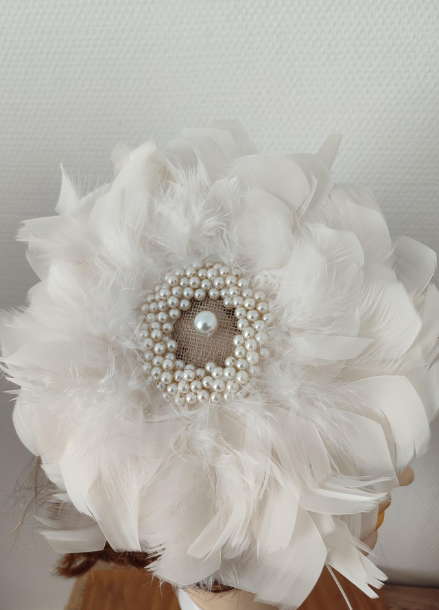 Bibi pour mariée plumes et perles blanches