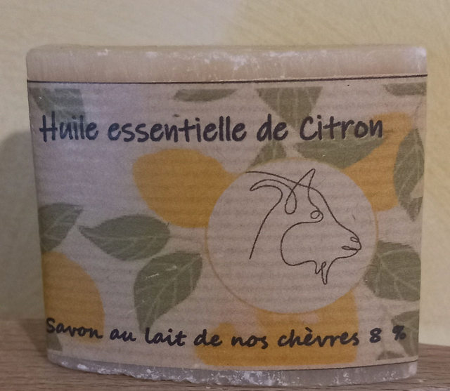 Savon au lait de nos chèvres et à l'huile essentielle de citron