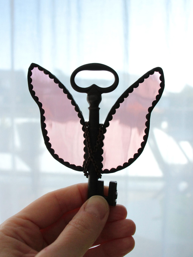 🗝️ Clé volante "Dark Fantasy" en vitrail