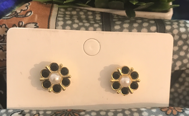 Black Pearl Stone Stud Earrings - STU100