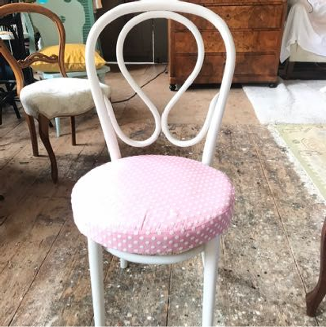 Thonet Stuhl Pünktchen gepolstert rosa/weisse Punkte