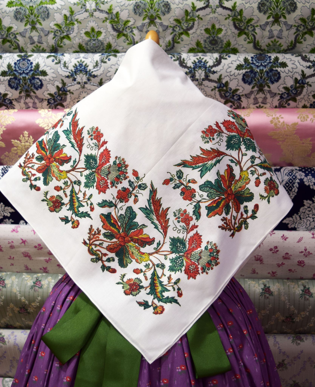 00208 Pañuelo de hombros