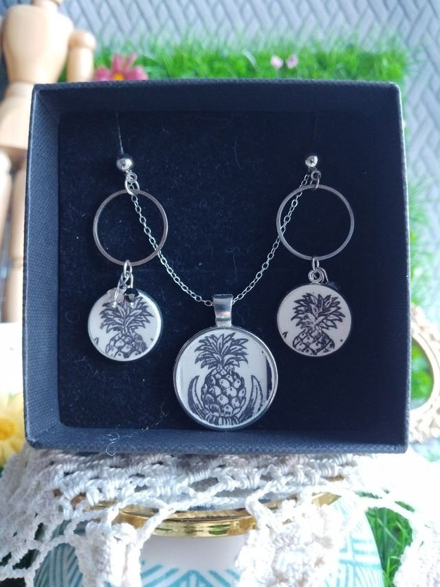 parure de bijoux en vaisselle ANANAS