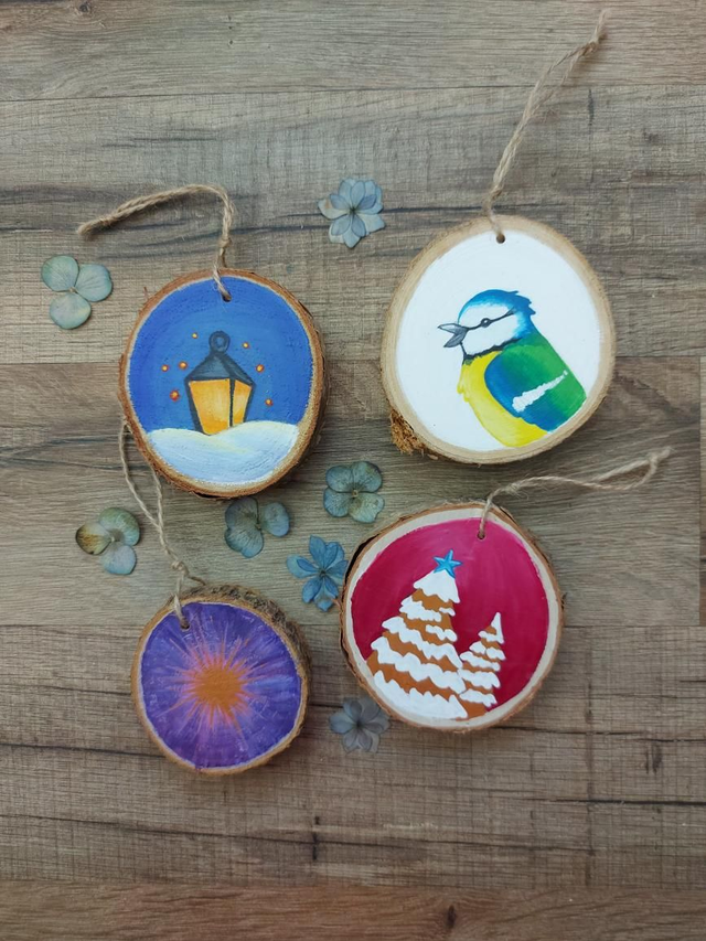 Décoration de Noël à suspendre - petits rondins