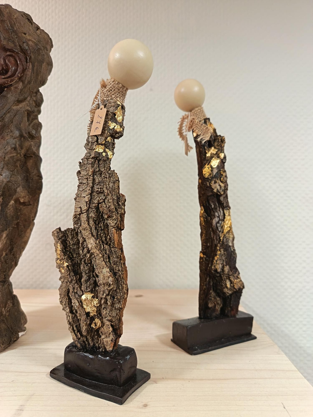 Statuette écorce et tête boule