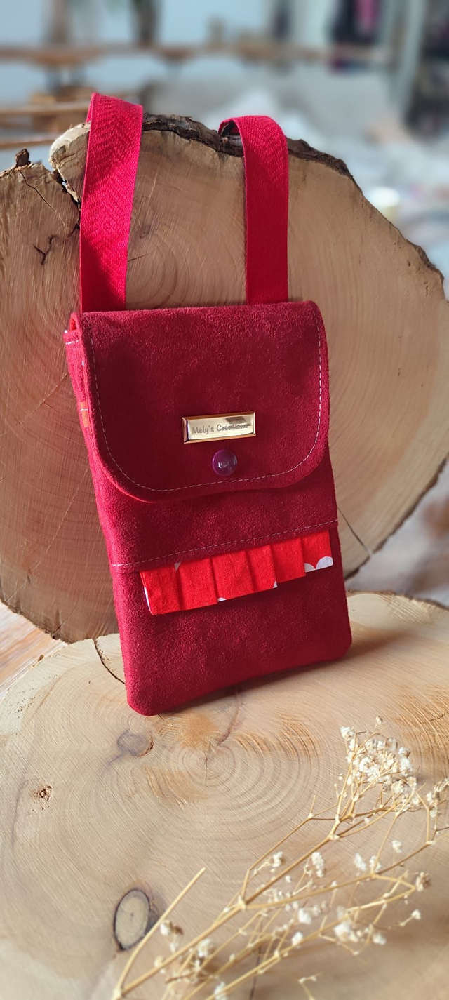 Porte téléphone en suédine rouge ✨