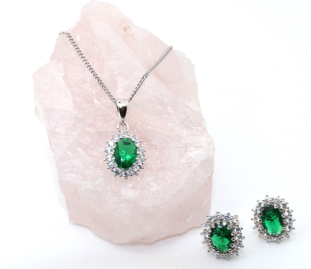 Strahlende Eleganz – Kamelie grün - Zirkonia-Schmuckset aus rhodiniertem 925er Silber