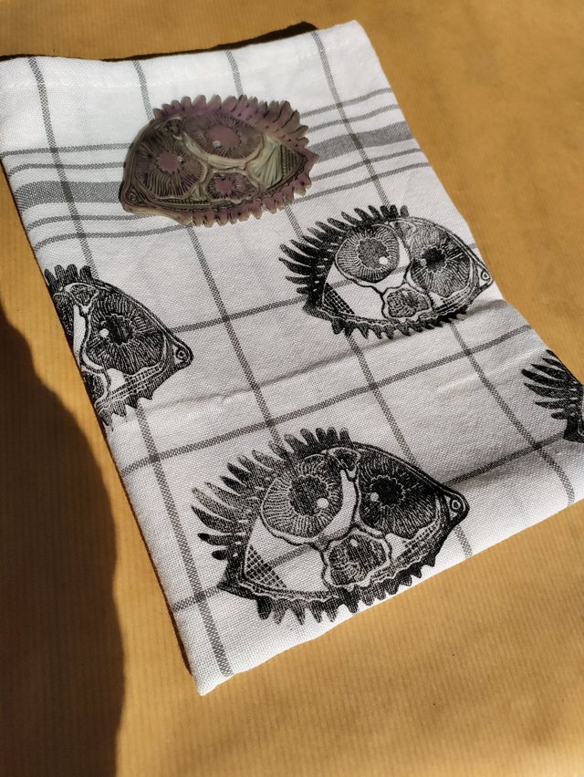 Torchon imprimé 50 x70 cm -linogravure " polycorie 2"