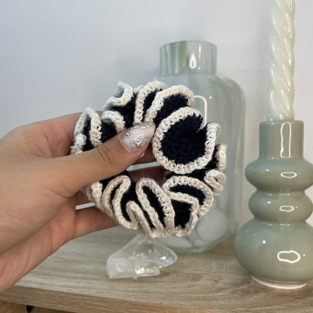 Chouchou au Crochet marine & écru