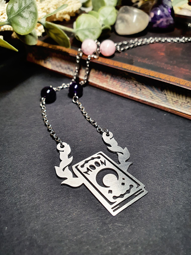 Collier livre lunaire