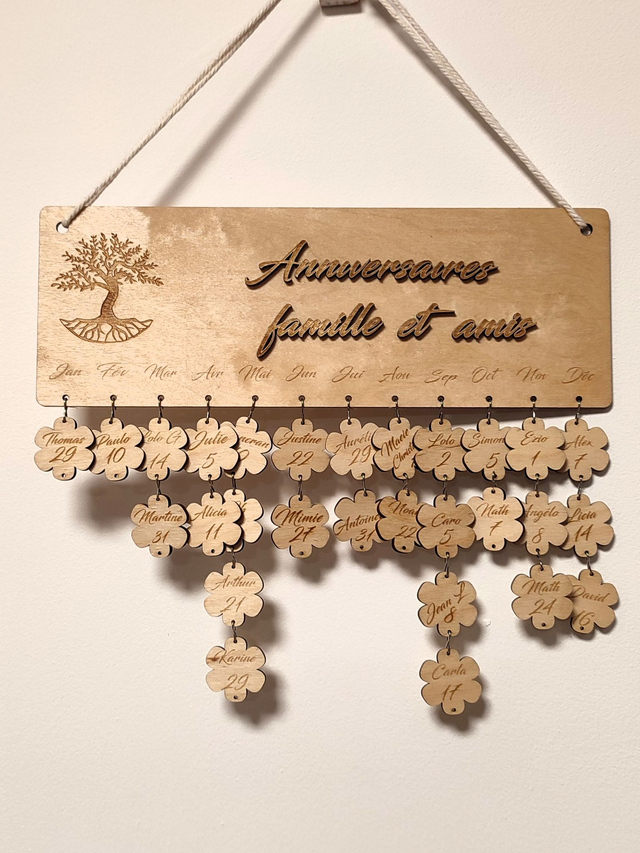 Calendrier éternel anniversaires en bois – “Famille &amp; Amis” – Personnalisable