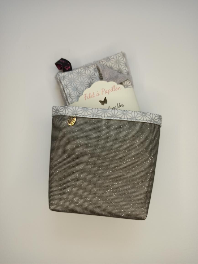 Panier avec lingettes