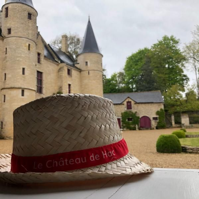 Chapeau logo Château