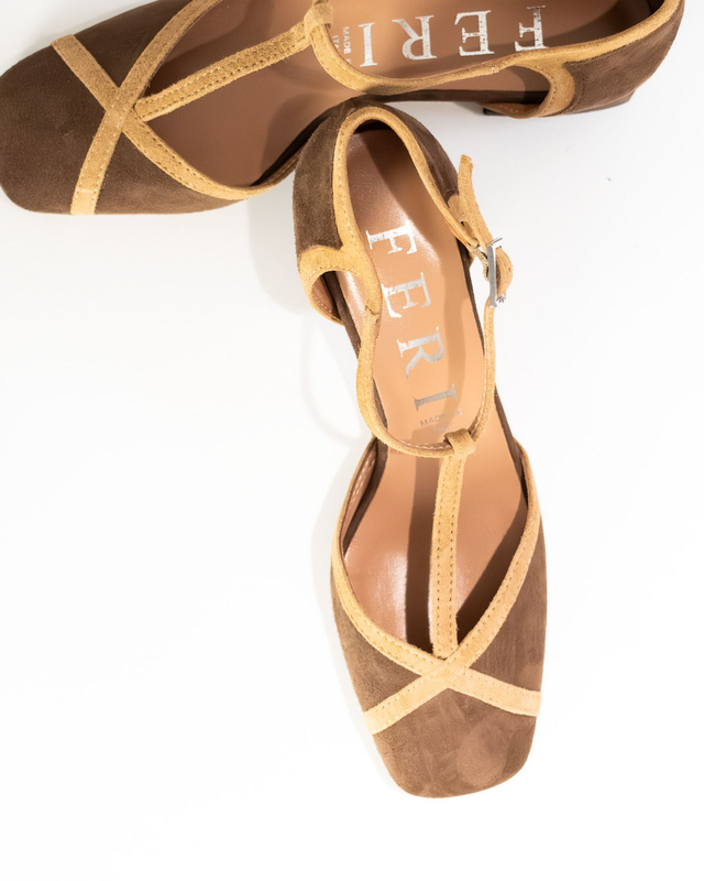 Mary Jane in camoscio