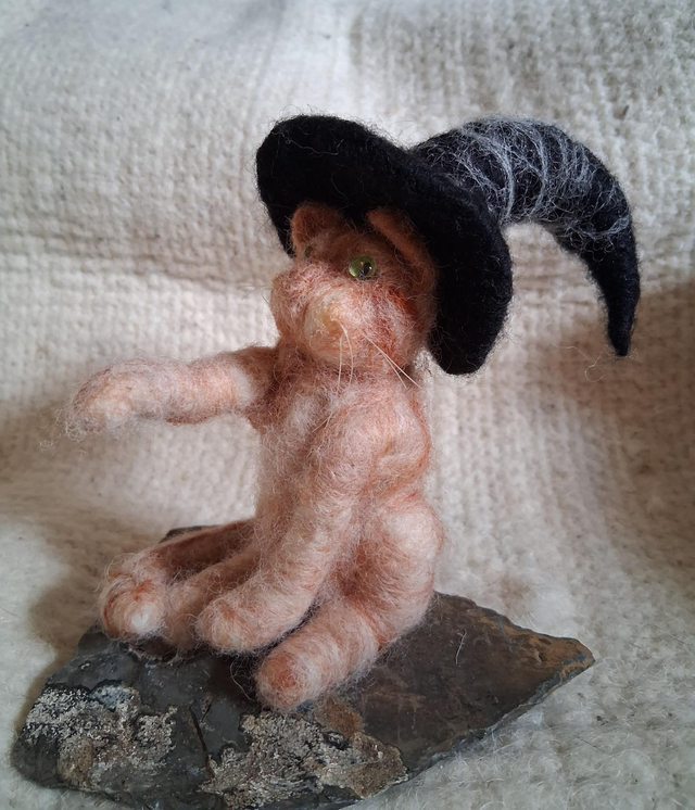 Needle Felt Ginger Cat in a Witches Hat