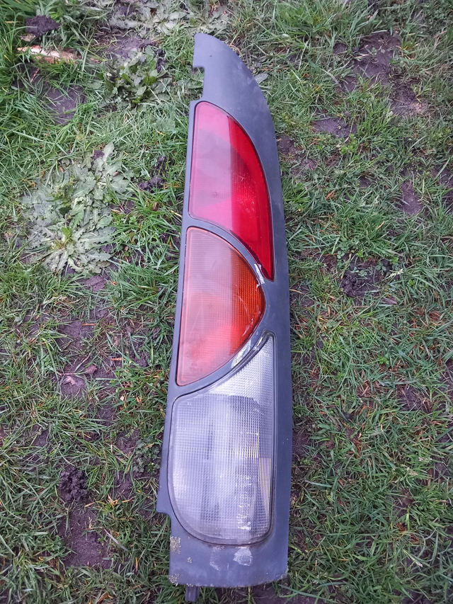 Feu arrière droit 