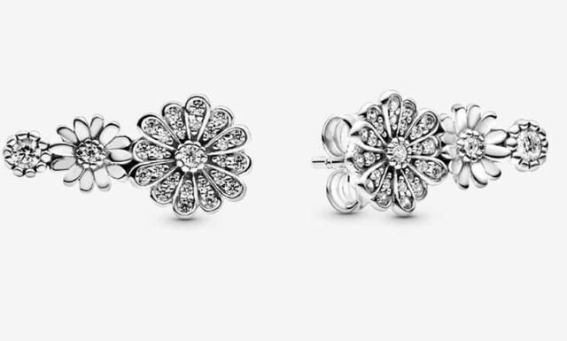 Boucles d'oreilles à tige trio de marguerites étincelantes