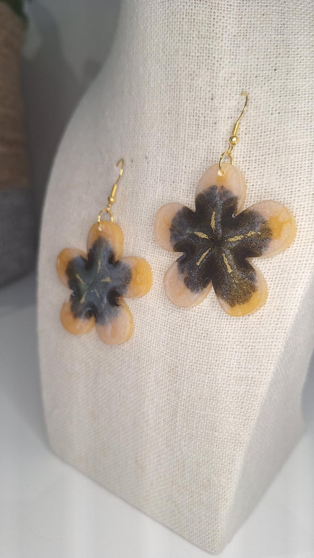 Boucles oreilles fleurs or et noir