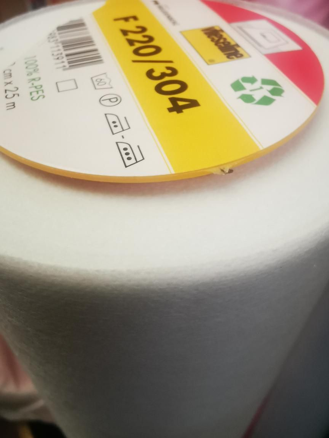 Vlieseline F220/304 Fusible Interfacing Medium