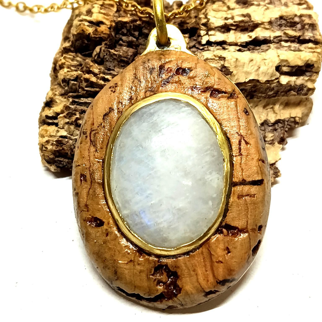 Pendentif liège laiton doré et peristerite 