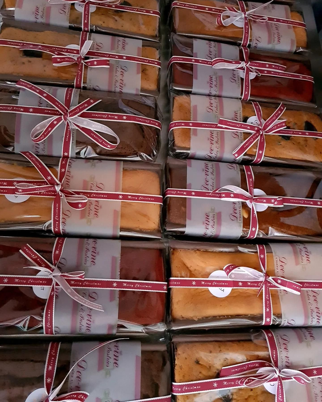 Christmas cake loaves