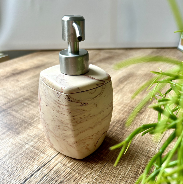 Pompe à savon difforme beige marbre Tarracotta