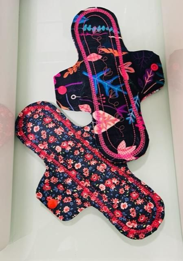 Serviette hygiénique lavable et réutilisable