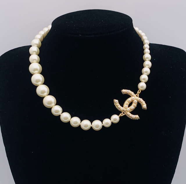Colliers CH en strass avec perles 