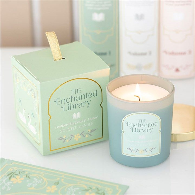 Bougie Cuir, Patchouli et Ambre "La Bibliothèque Enchantée"