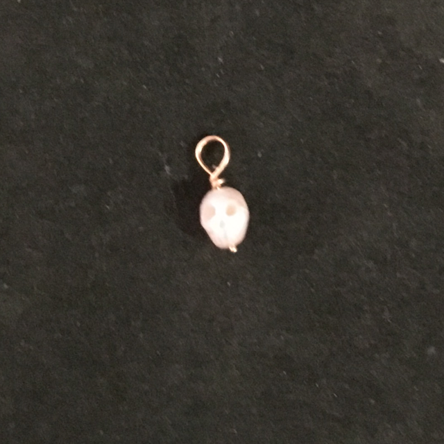 Memento Mori_Pendant (18kt Natural Pearl)