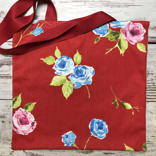 Grandes fleurs - fond rouge/blanc