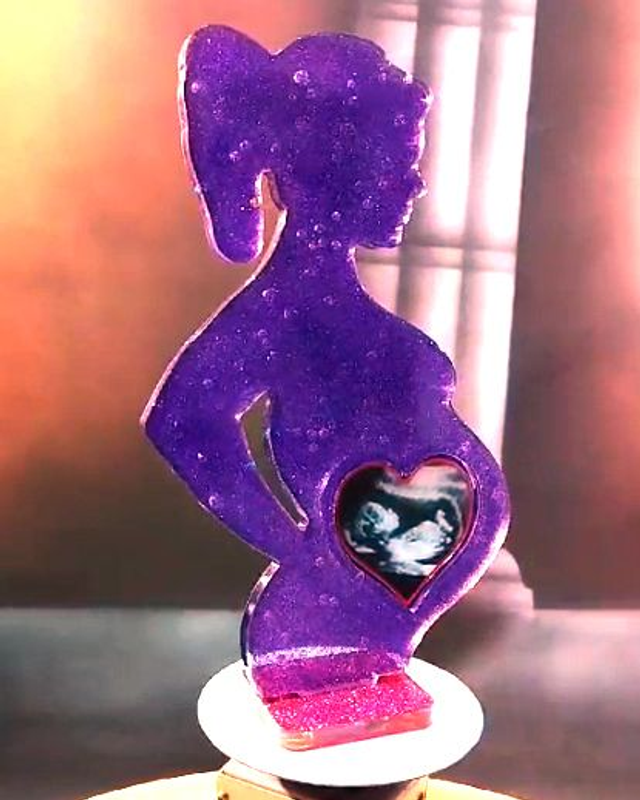 MATERNITA' IN CRISTALLO CHIMICO (RESINA) ALTEZZA 25 cm + base con foto personalizzata