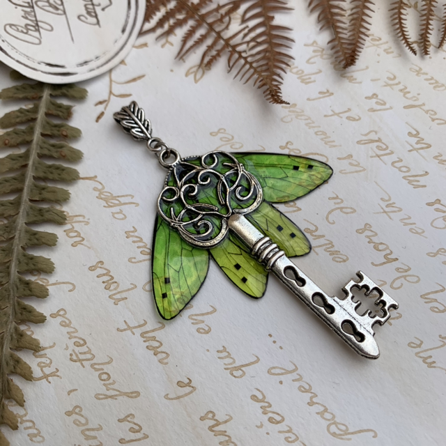 Pendentif féérique - Clé Péridot